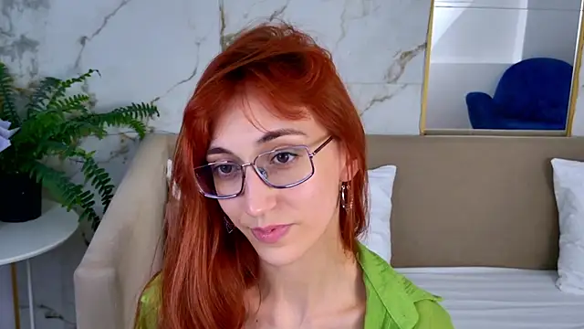 LeyaAtwood webcam