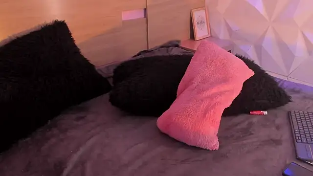 KittyVelve webcam