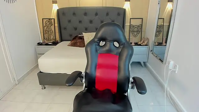 SHARLOTTE_SUITTE webcam