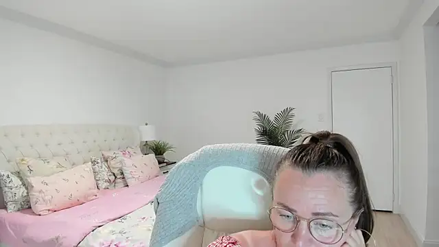 Vika73 webcam