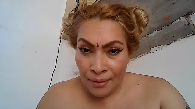 Layla-Astrum webcam
