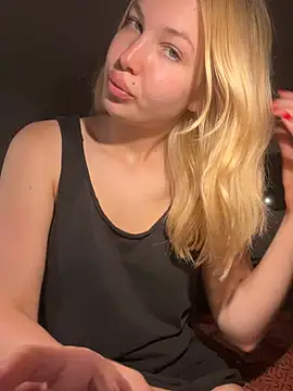 MilaaXOO webcam
