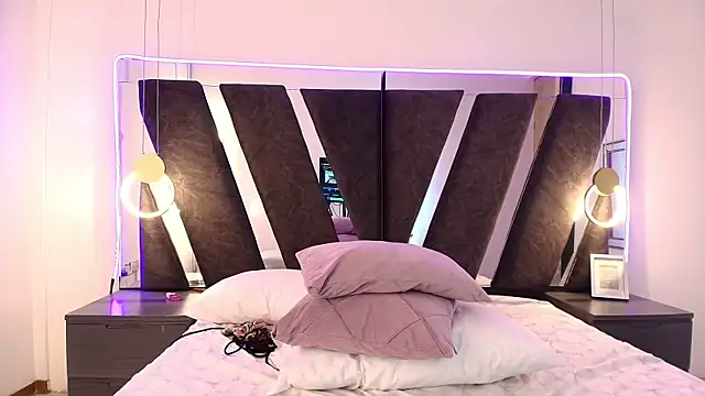 sophia_lewis__ webcam