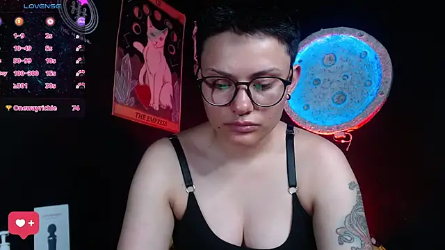 girl_intense444 webcam