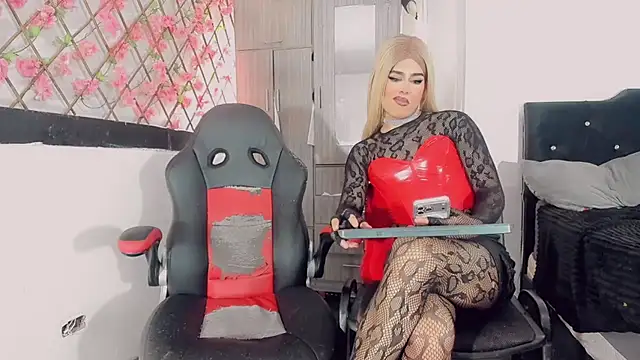 Thiara_veky_ webcam