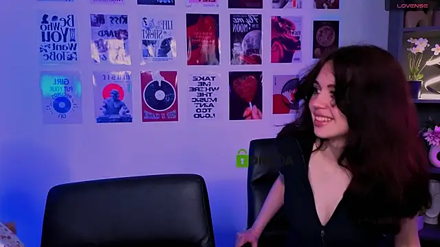 riley_sanders webcam