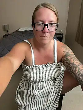 _ElizabethLove_ webcam