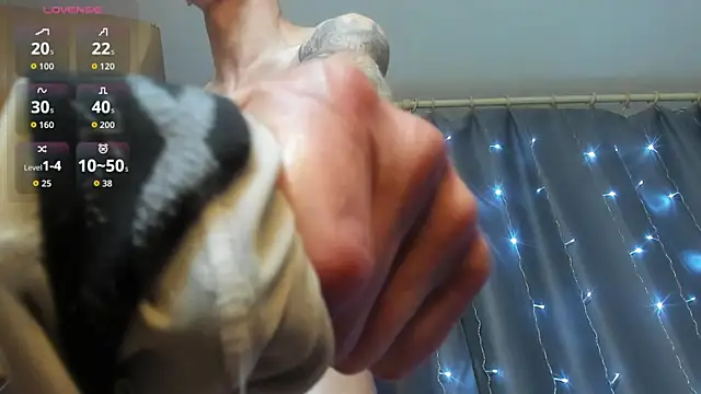 James2Inked live cam on StripChat