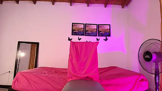 Nikki__uwu webcam