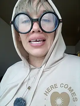 MARILYNKOVANOVA webcam