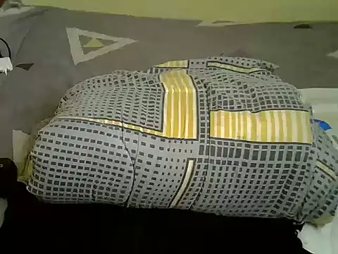 Pearl_petite webcam