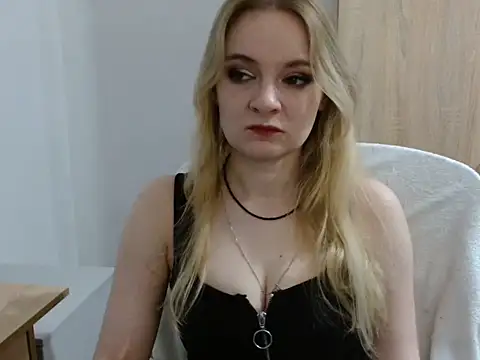 AlmaHoney webcam