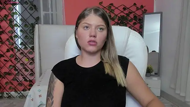 alaia_greyy webcam