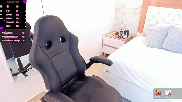MEREDITHBENSON webcam