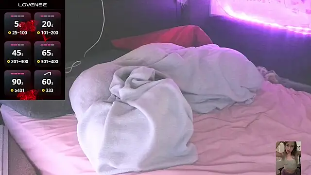 Blondiewithanass webcam