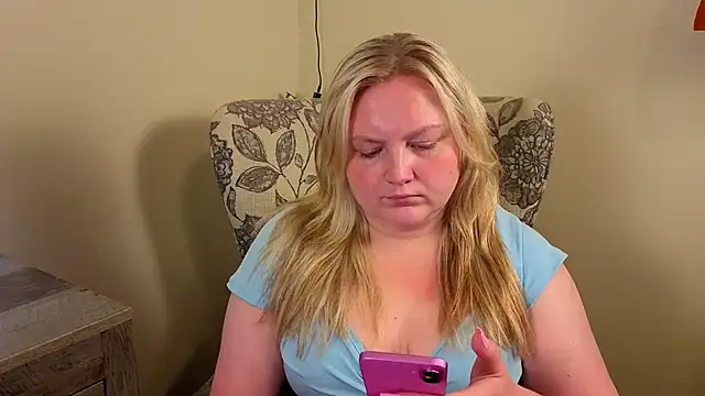PhatAssBlond webcam