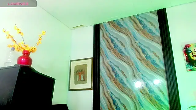 katha_Crawford webcam