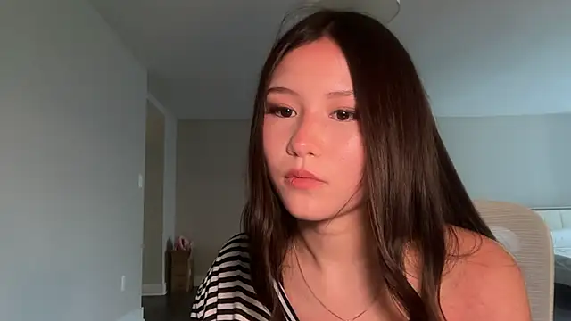 luvvivii live Stripchat room