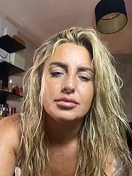 CharlottemilfUKx webcam
