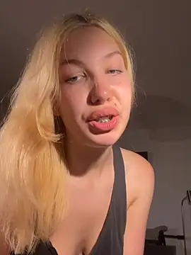 MilaaXOO webcam