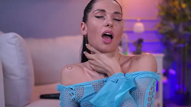 EllyLynne webcam