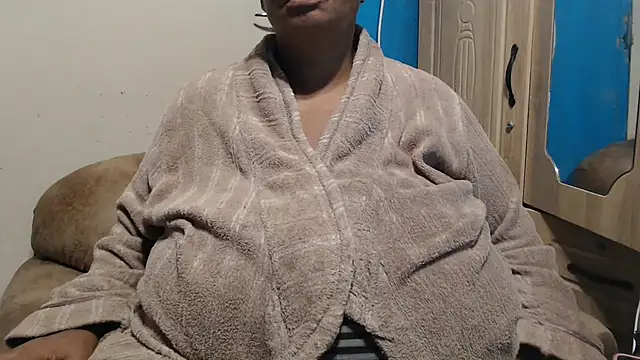 CUTEFIRMMELONSS webcam