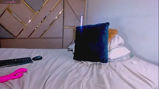 MikaelaStone webcam
