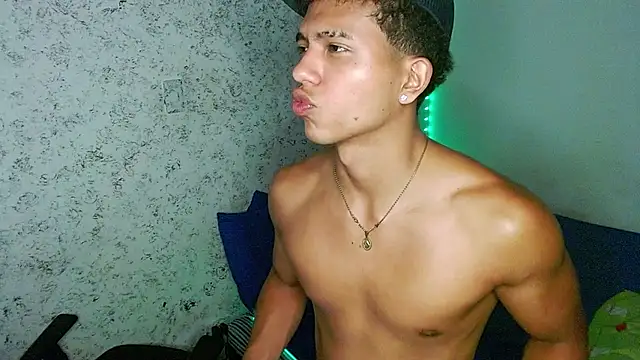tonydesire_ webcam
