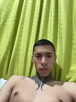 alejoggg1 live cam on StripChat
