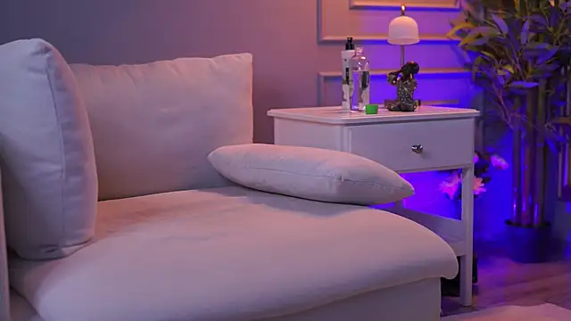 EllyLynne webcam