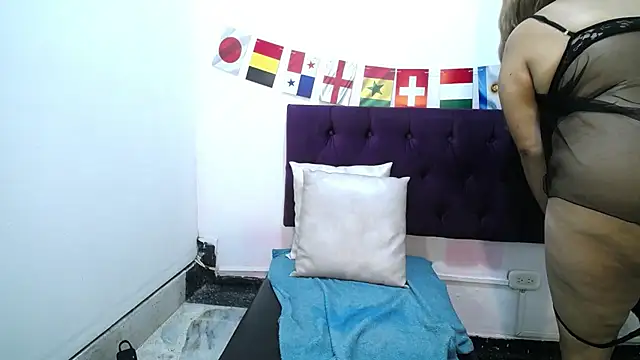 Milf-Prettyboobs webcam