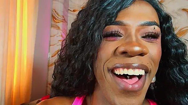 EbonyHansNight webcam