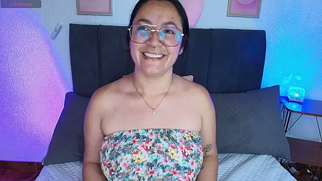 samm_curvy webcam