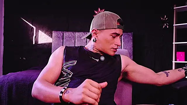 LiamDeep live cam on StripChat