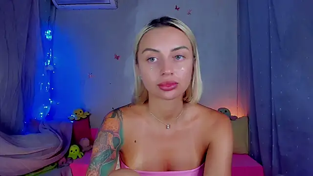 YourLizzyDoll webcam