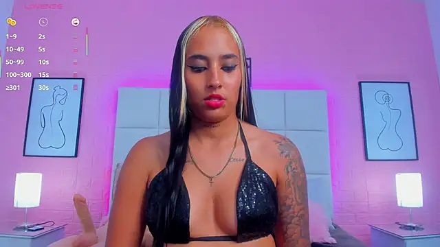 charlotte_kisss live cam on StripChat