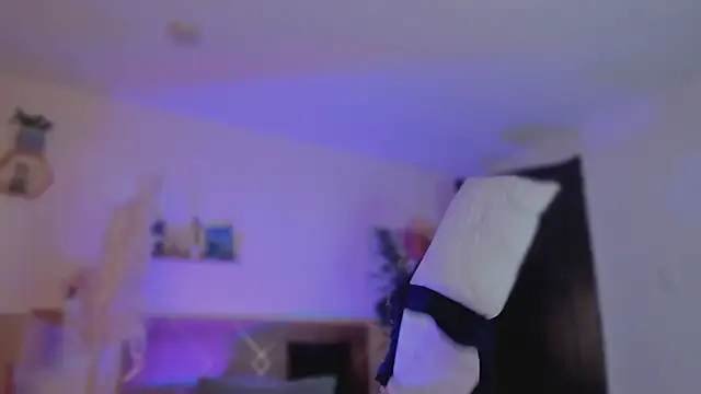 YariRose webcam