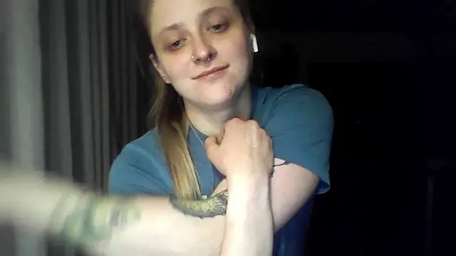 LeaWetGirl live cam on StripChat