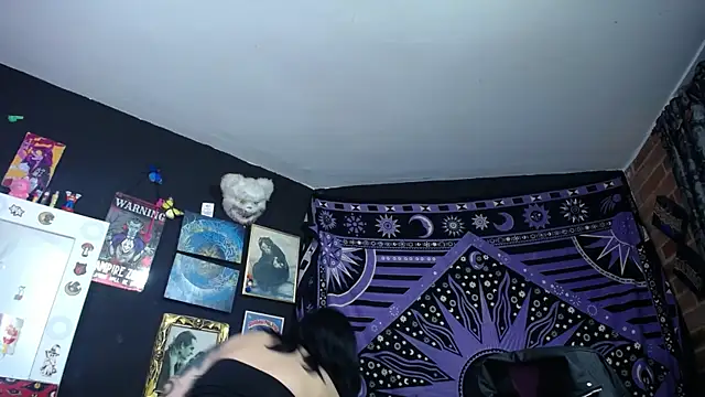 Yourmadame_P webcam