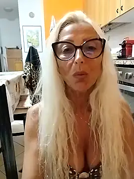 _sexyBLONDE46_ live cam on StripChat