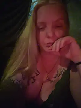 QueenMelissaa live cam on StripChat