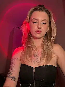 blondiedoll webcam