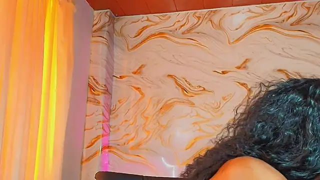 EbonyHansNight webcam