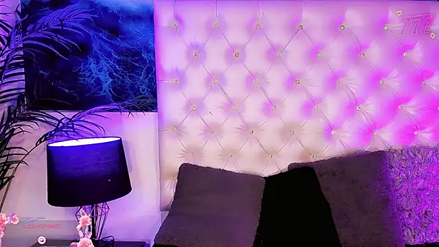 Keira_Fox31 webcam