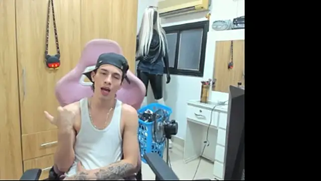Pride_couple webcam