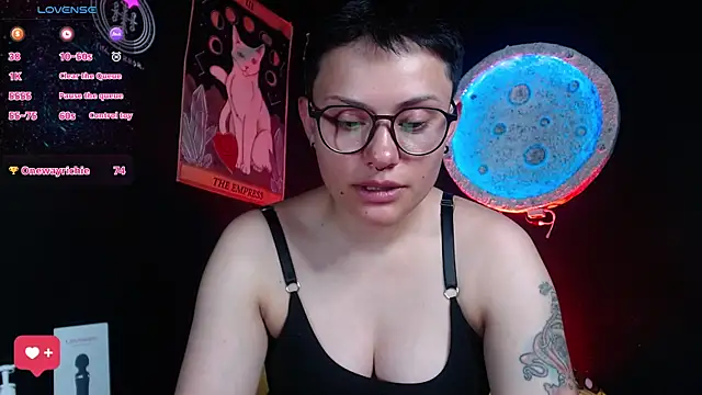 girl_intense444 webcam