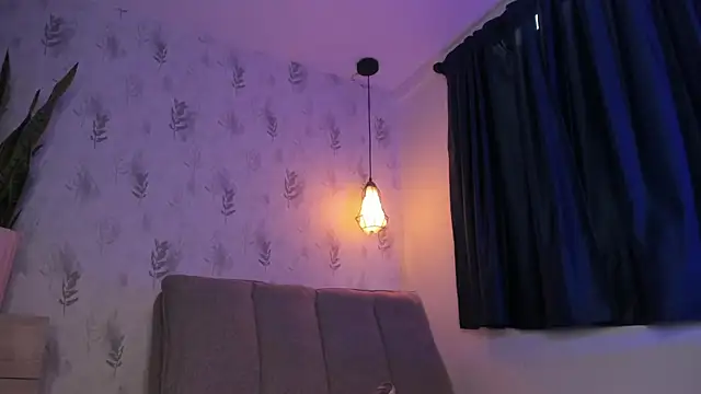 perla7777 live cam on StripChat