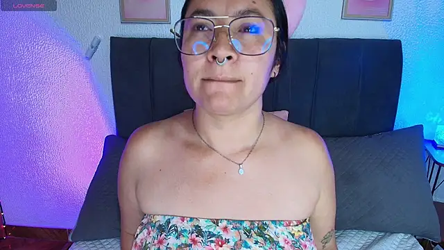 samm_curvy webcam