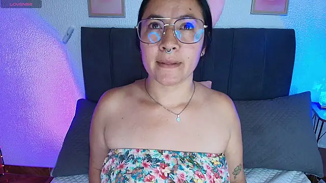 samm_curvy webcam