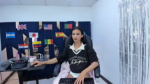 Aisha_hotts777 webcam